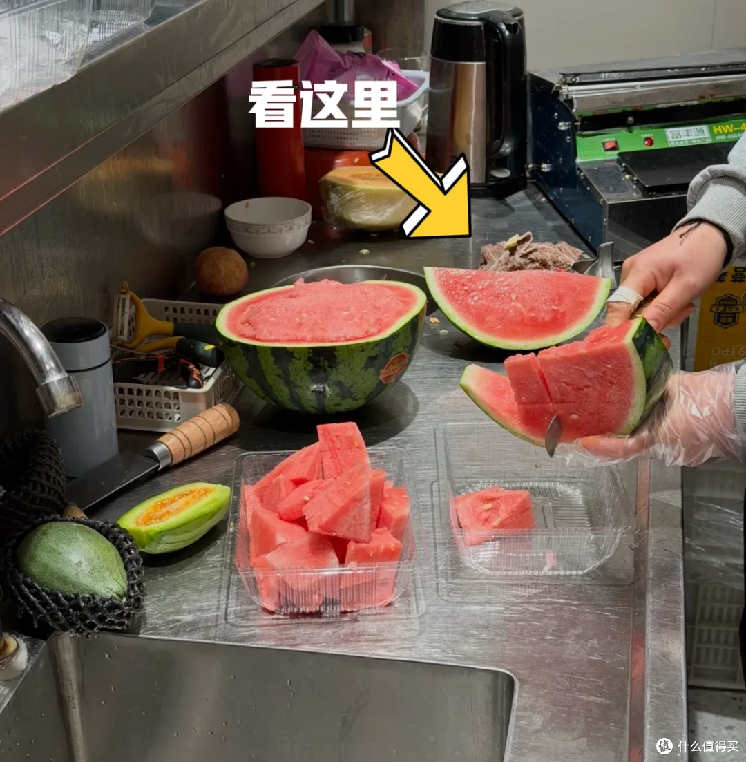 路边的「 半切瓜」，我劝你别买（不止脏）