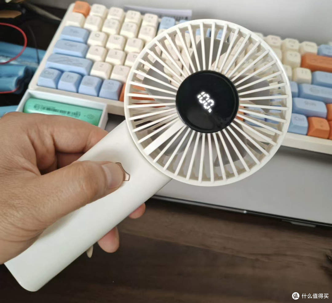 闲鱼流行暴改小风扇!换成大扇叶+超大电池,还加了散热片