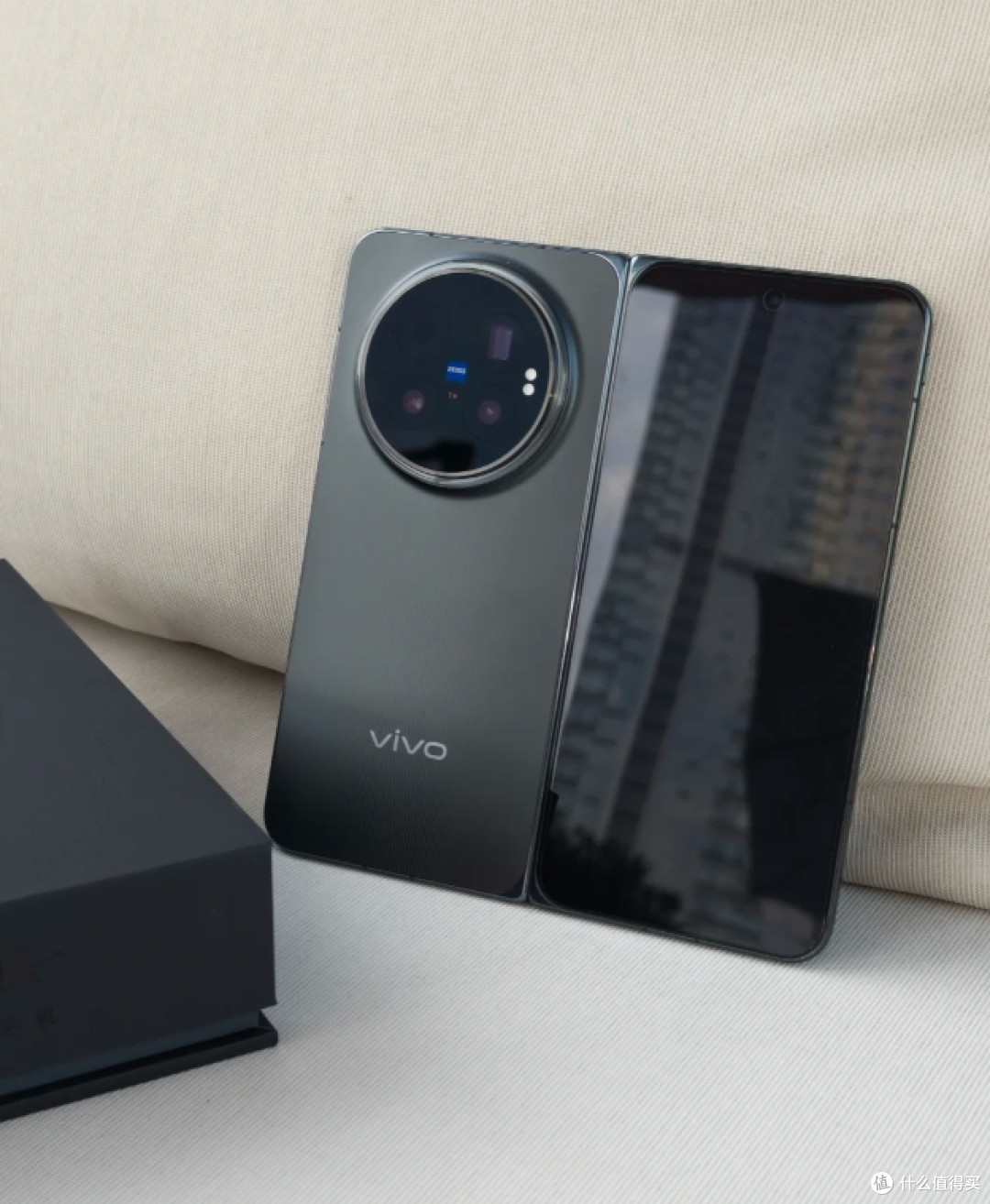 昨天发布的vivoXFold6,7000mAh电池,把折叠屏的老毛病改明白了
