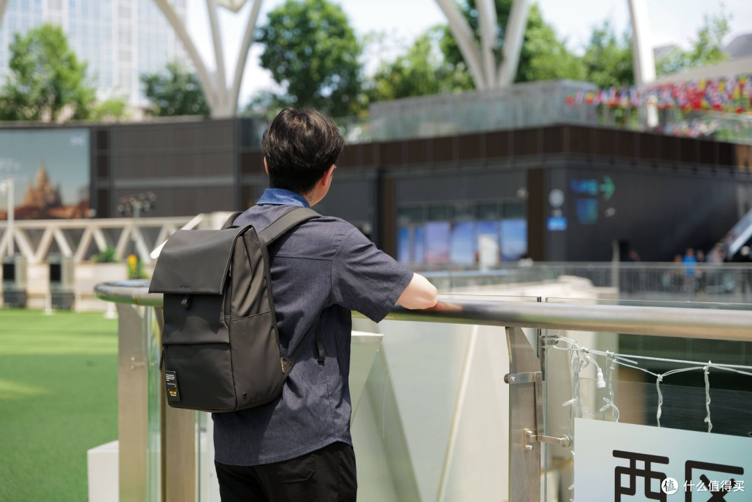 通勤差旅全能选手|地平线8号MOMENT双肩包实测,职场人本命背包