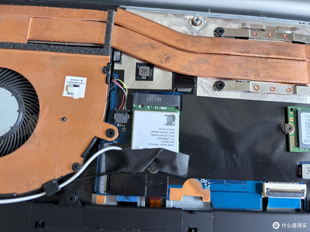 华为荣耀MagicBook 更换笔记本电池为准大学生上社会第二课