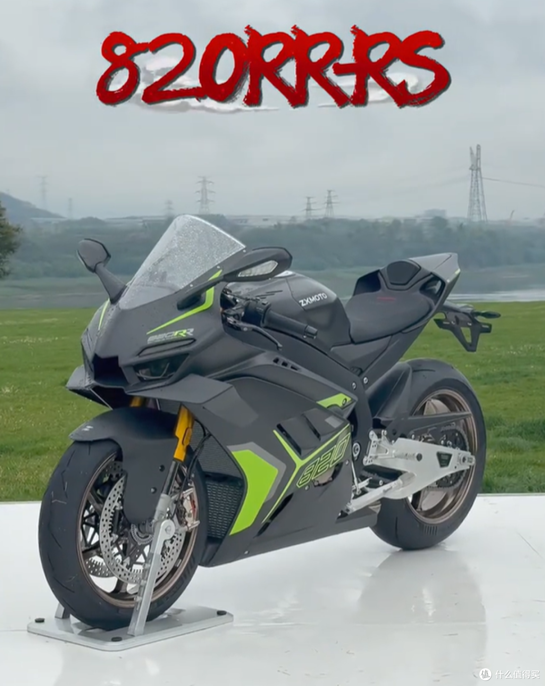 张雪820RR和820RR-R差在哪?贵1万8,配置提升真不小!