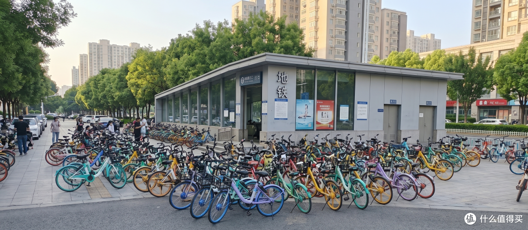你们都买月卡吗?共享单车技术哪家强?哪家最便宜?哪家会整活?