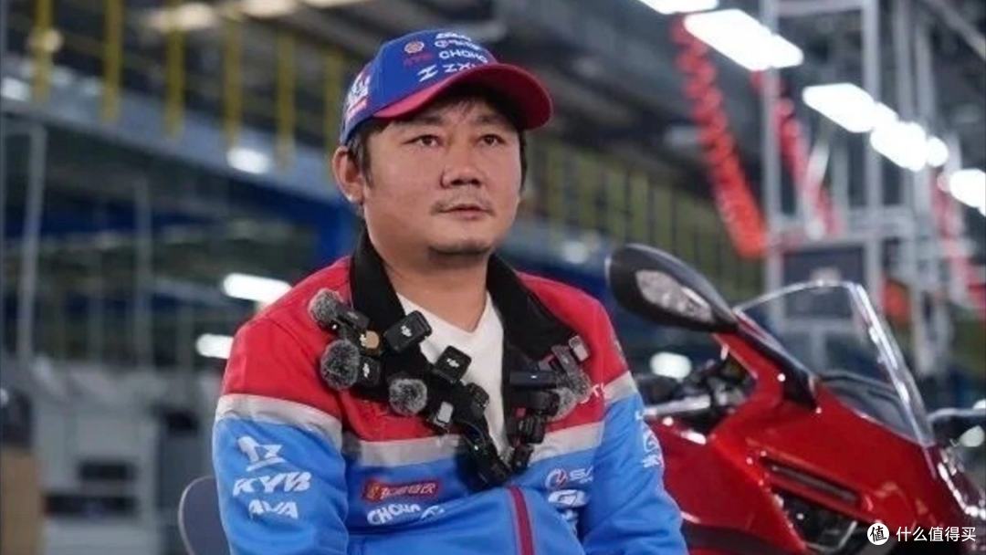 博主踩 820RR 操控不如 R9,张雪放话:输了直接送 100 台新车!