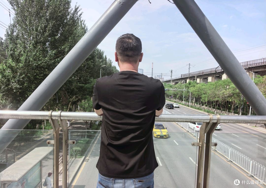 以户外硬核标准,死磕专业“六防”设计,Vbrex短袖T恤测试挑战!
