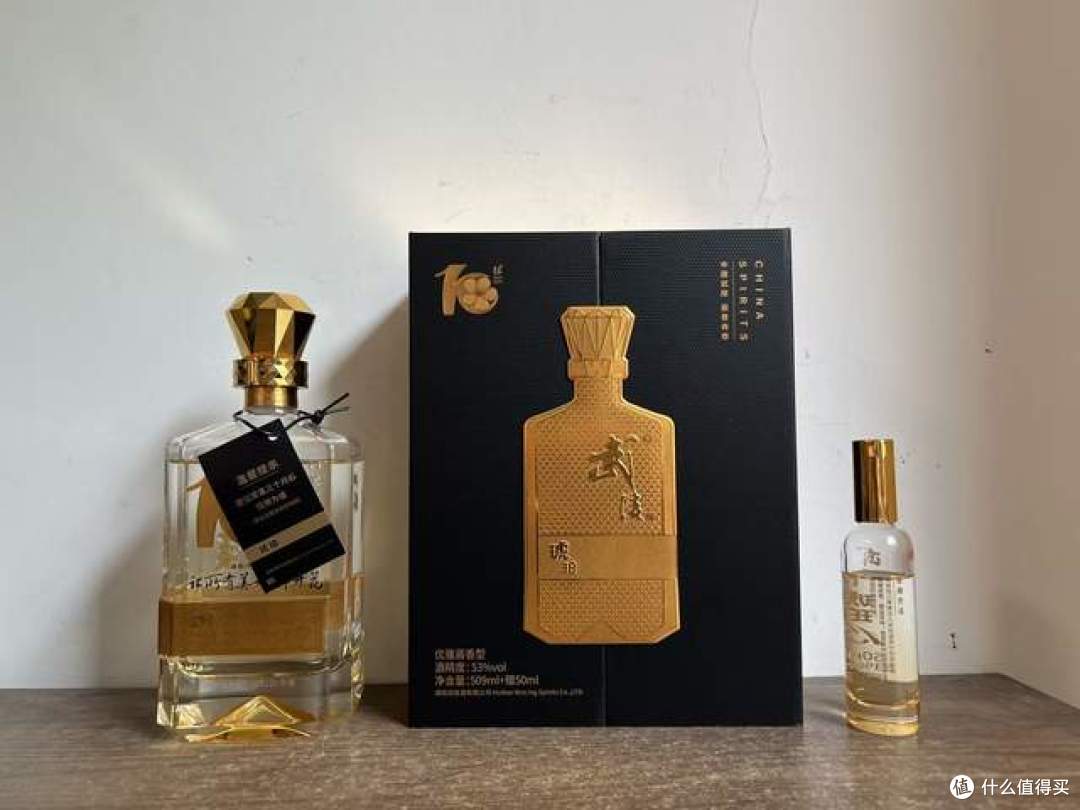 品鉴武陵琥珀十周年纪念酒,一款有意思的套装酒