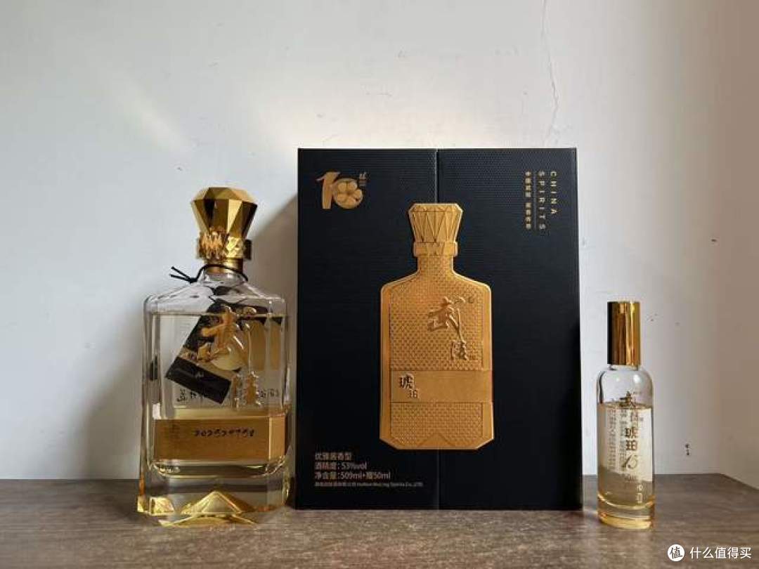 品鉴武陵琥珀十周年纪念酒,一款有意思的套装酒