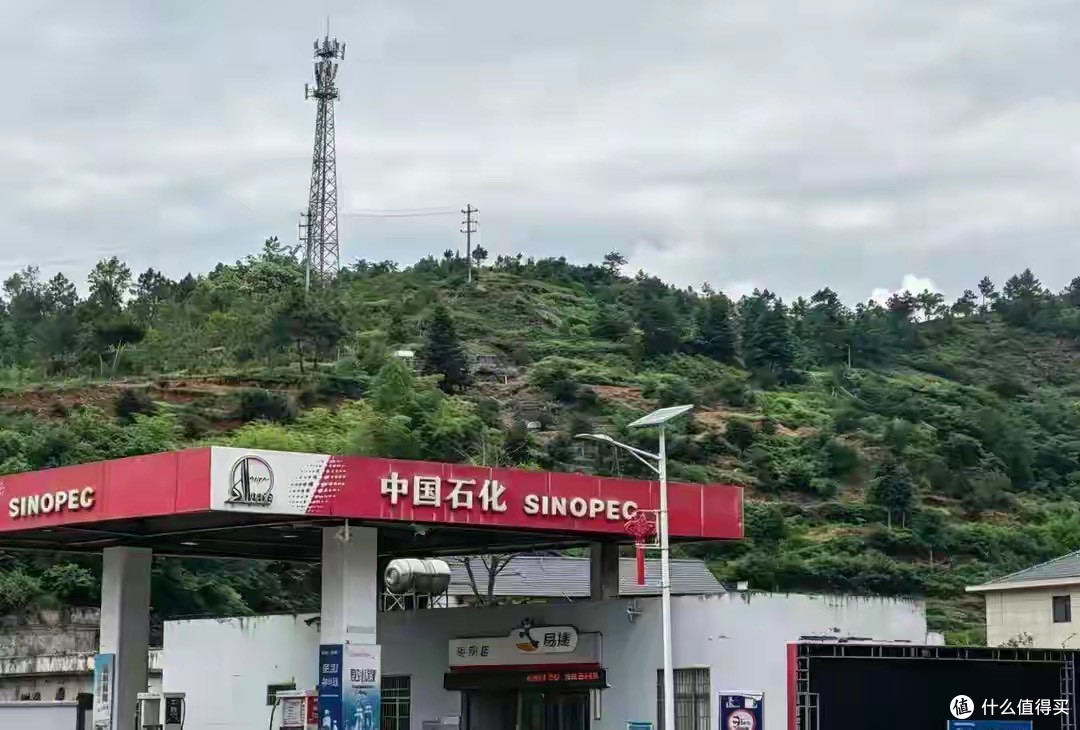 连续降价！92号油每升降0.81元，7月新规出台，油电之争尘埃落定