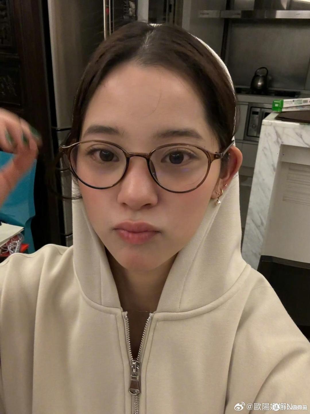 热搜不停,这就是顶级甜妹的杀伤力吗?田曦薇五官精致,干净通透