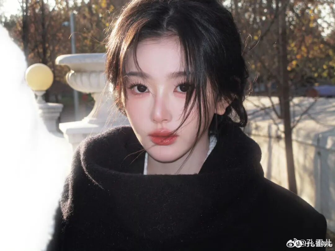 热搜不停,这就是顶级甜妹的杀伤力吗?田曦薇五官精致,干净通透
