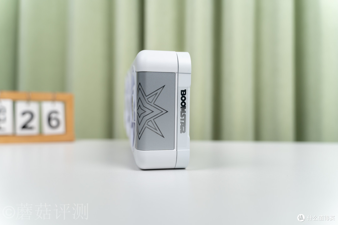 显卡也能“模组化”？影驰RTX5070Ti星曜LUNA OC磁吸上盖玩法揭秘