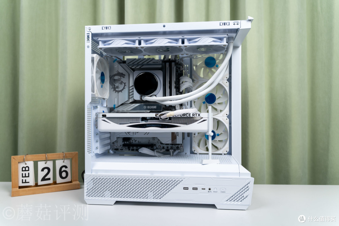 显卡也能“模组化”？影驰RTX5070Ti星曜LUNA OC磁吸上盖玩法揭秘
