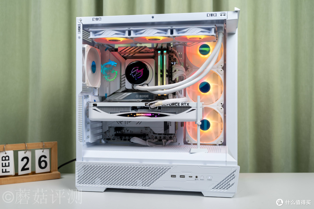 显卡也能“模组化”？影驰RTX5070Ti星曜LUNA OC磁吸上盖玩法揭秘