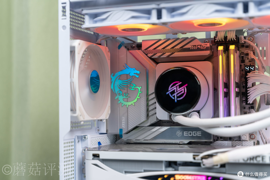显卡也能“模组化”？影驰RTX5070Ti星曜LUNA OC磁吸上盖玩法揭秘
