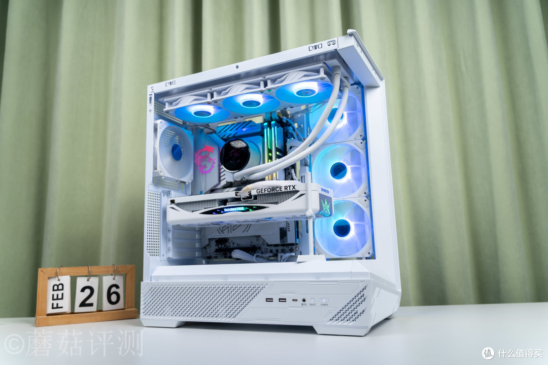 显卡也能“模组化”？影驰RTX5070Ti星曜LUNA OC磁吸上盖玩法揭秘