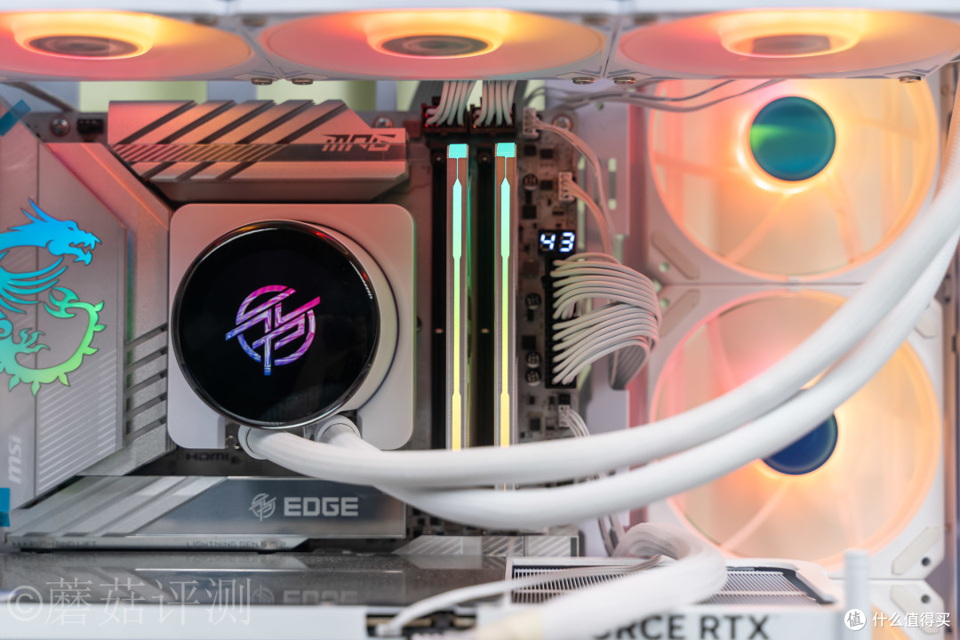 显卡也能“模组化”？影驰RTX5070Ti星曜LUNA OC磁吸上盖玩法揭秘