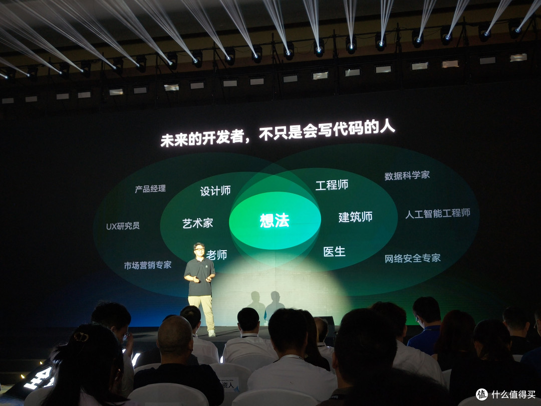 首发 AIOS+AIUI！乐奇 Rokid 关上了 AI 眼镜最大的路线之争