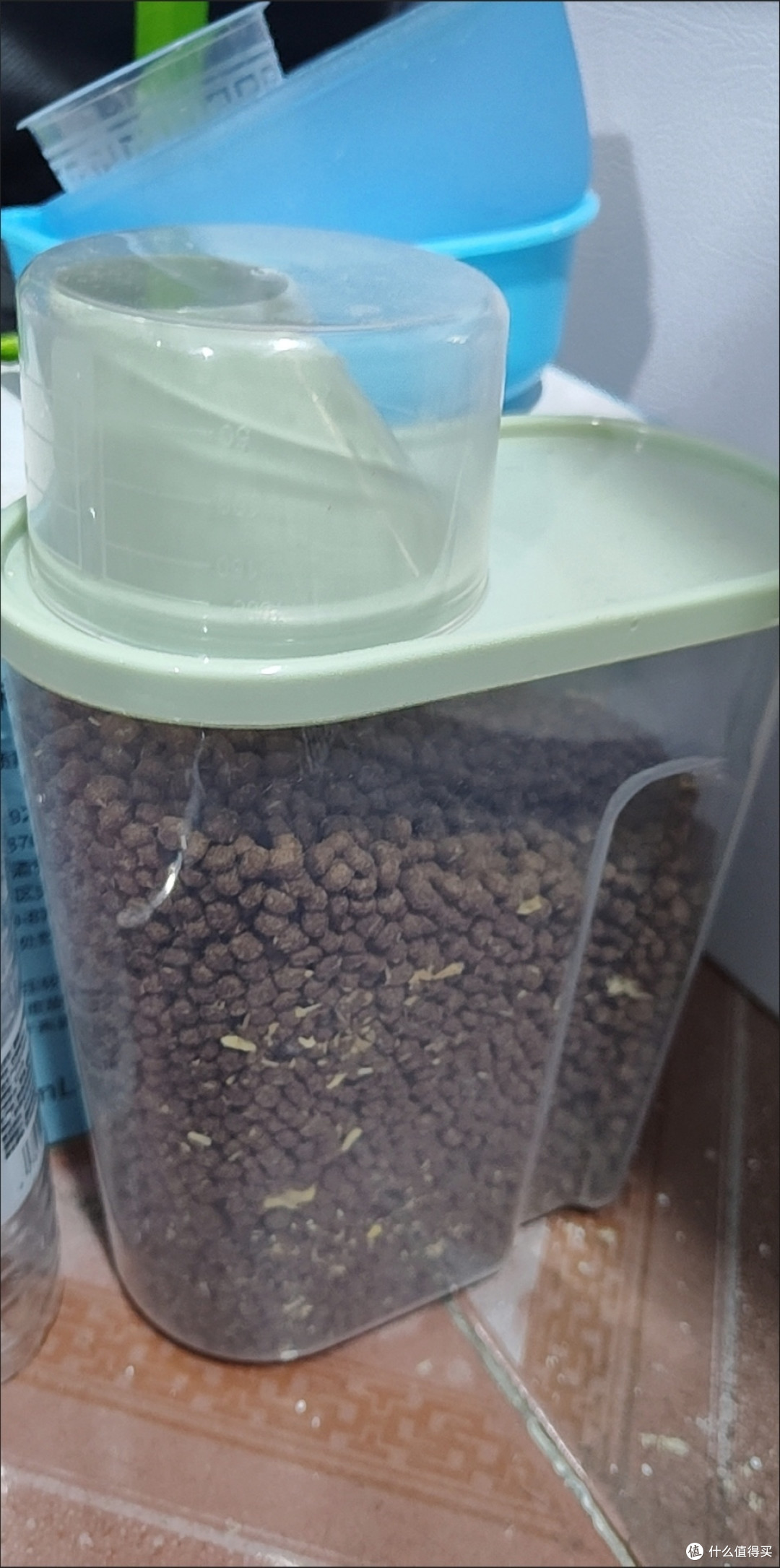 智能储粮桶解决猫粮储存难题