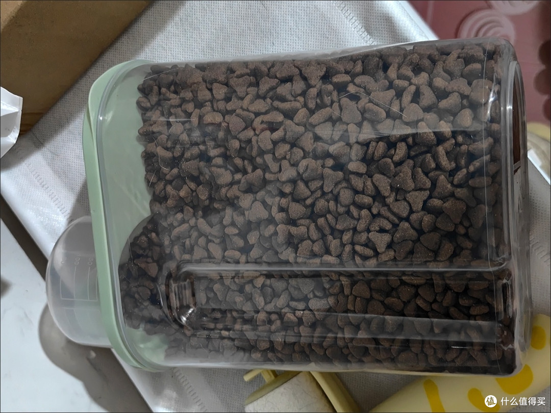 智能储粮桶解决猫粮储存难题
