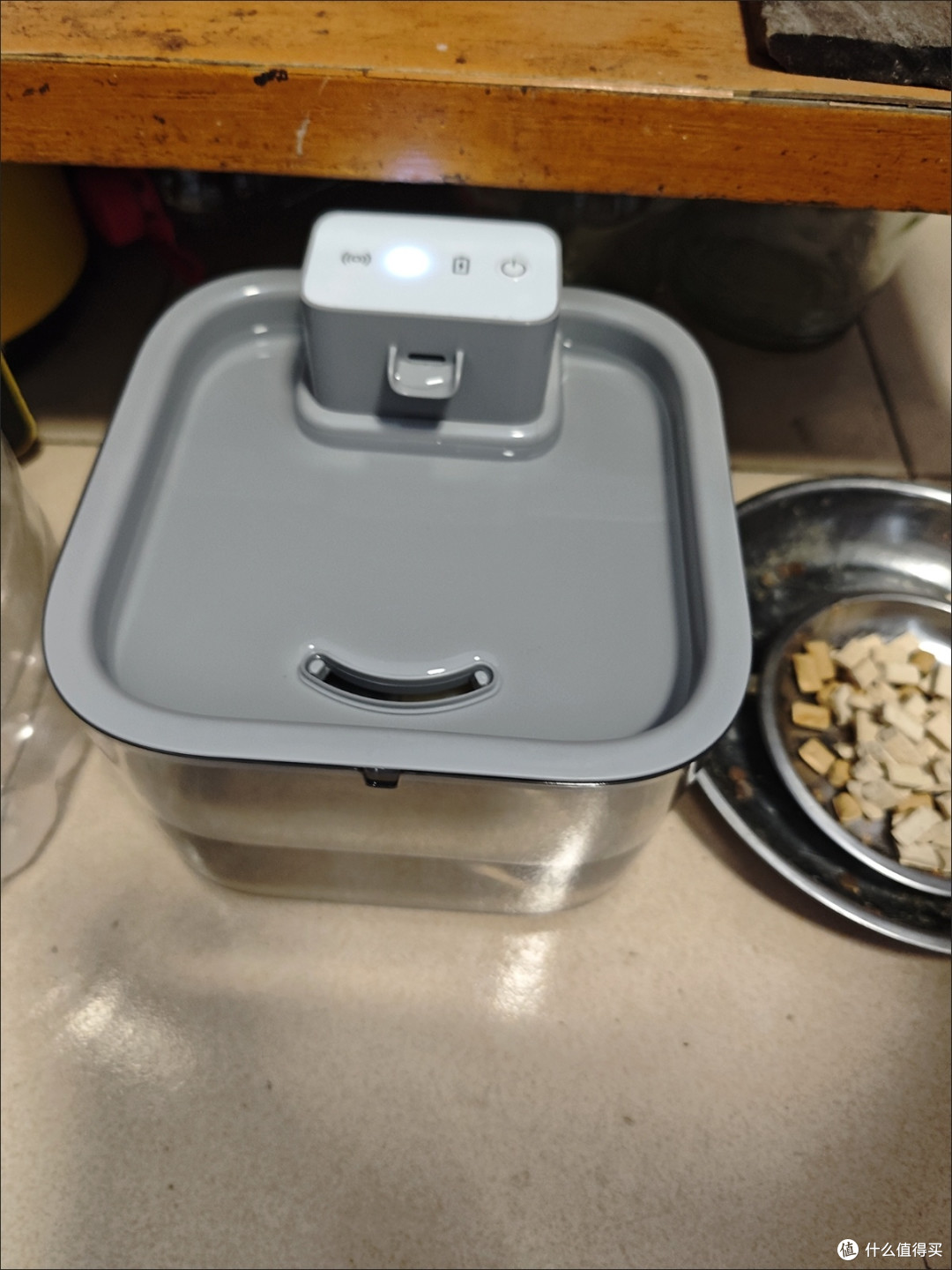 宠物饮水机与储粮桶测评