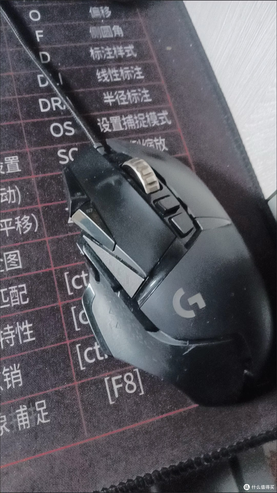 温润橡木桌面与复古外设搭配