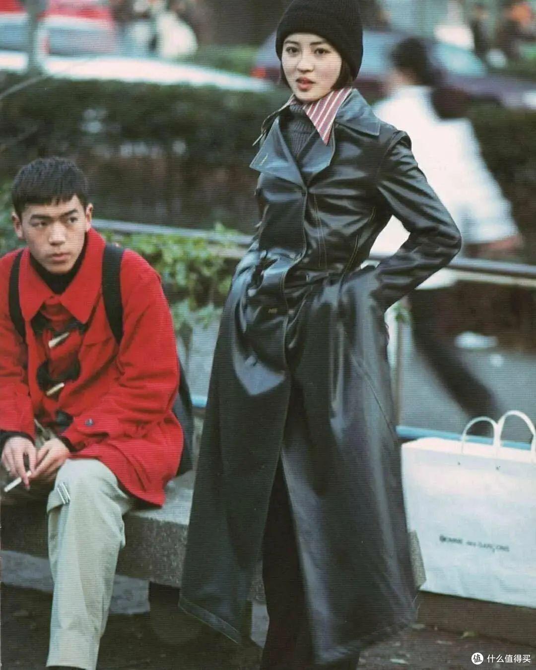 8、90年代的上海街拍,才懂审美降级多么严重,难怪我爸说我土!
