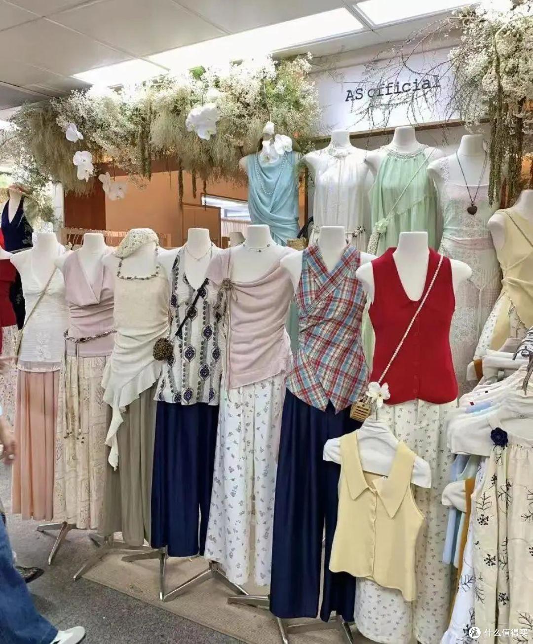 8、90年代的上海街拍,才懂审美降级多么严重,难怪我爸说我土!