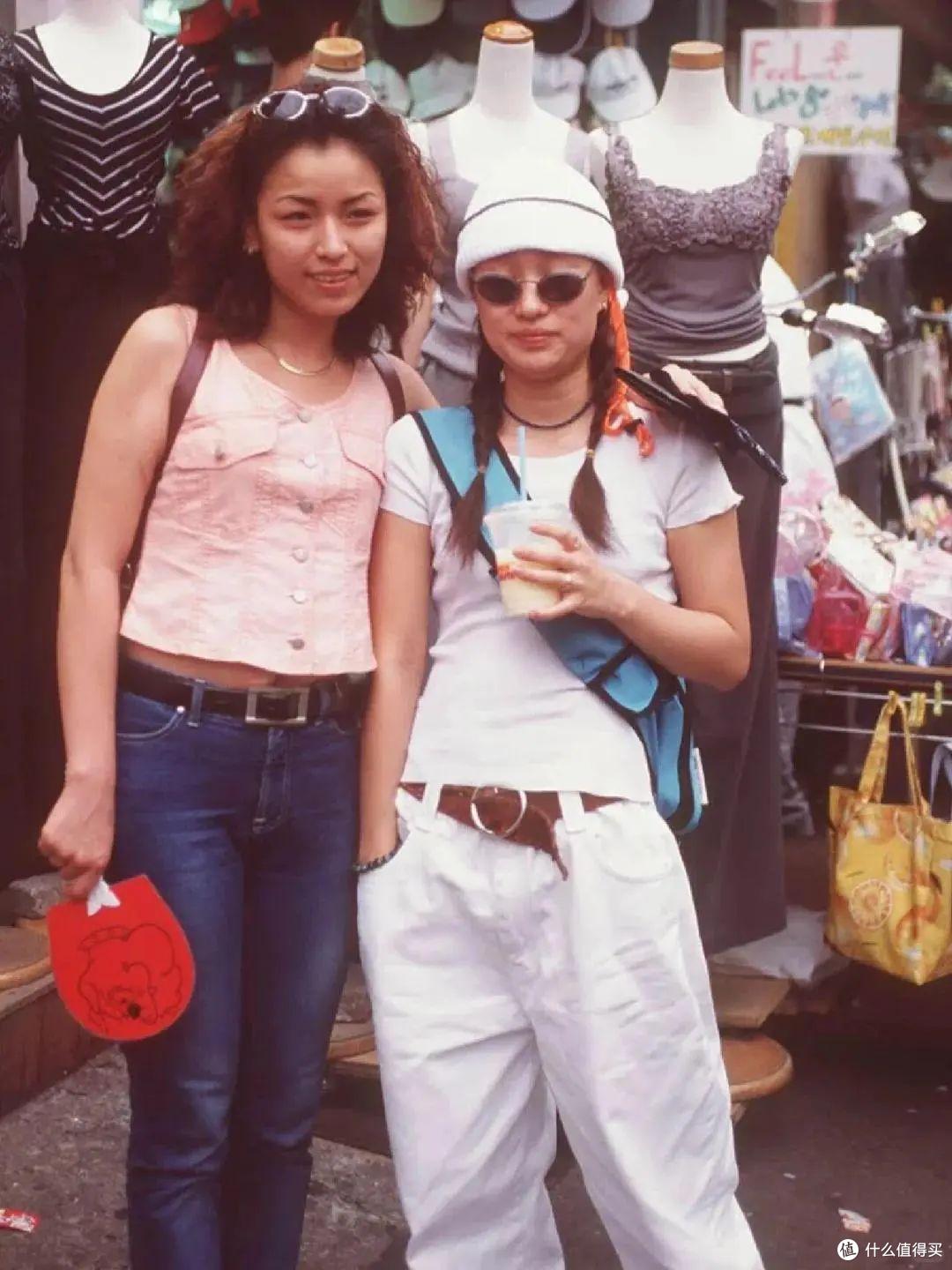 8、90年代的上海街拍,才懂审美降级多么严重,难怪我爸说我土!