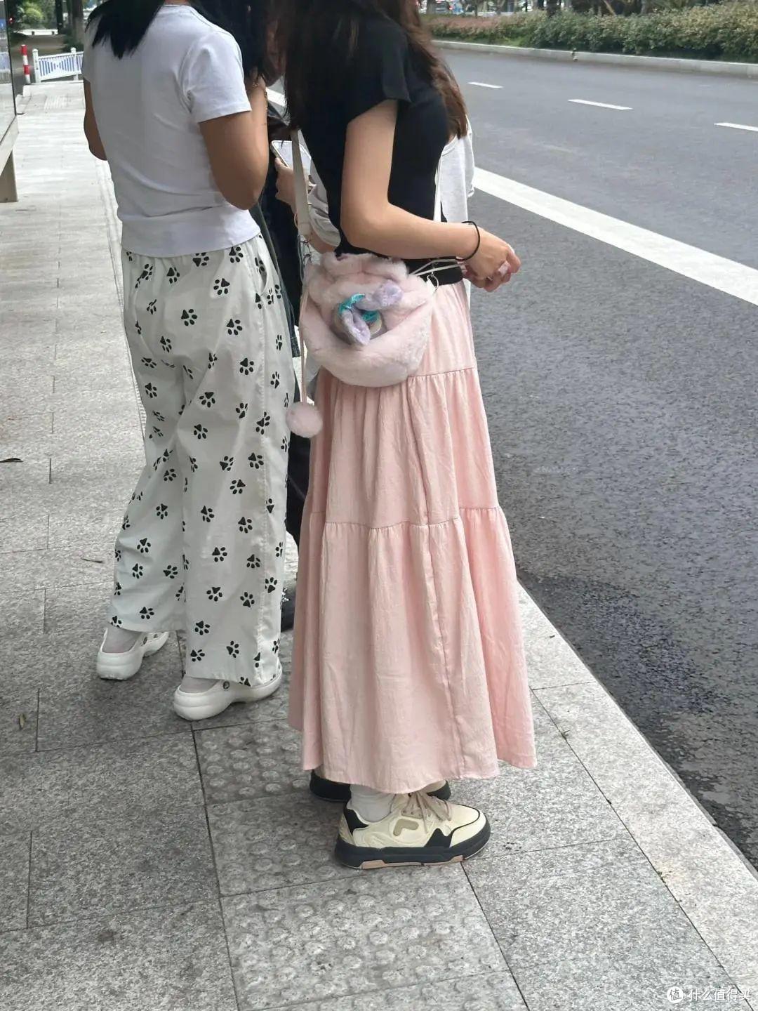 8、90年代的上海街拍,才懂审美降级多么严重,难怪我爸说我土!