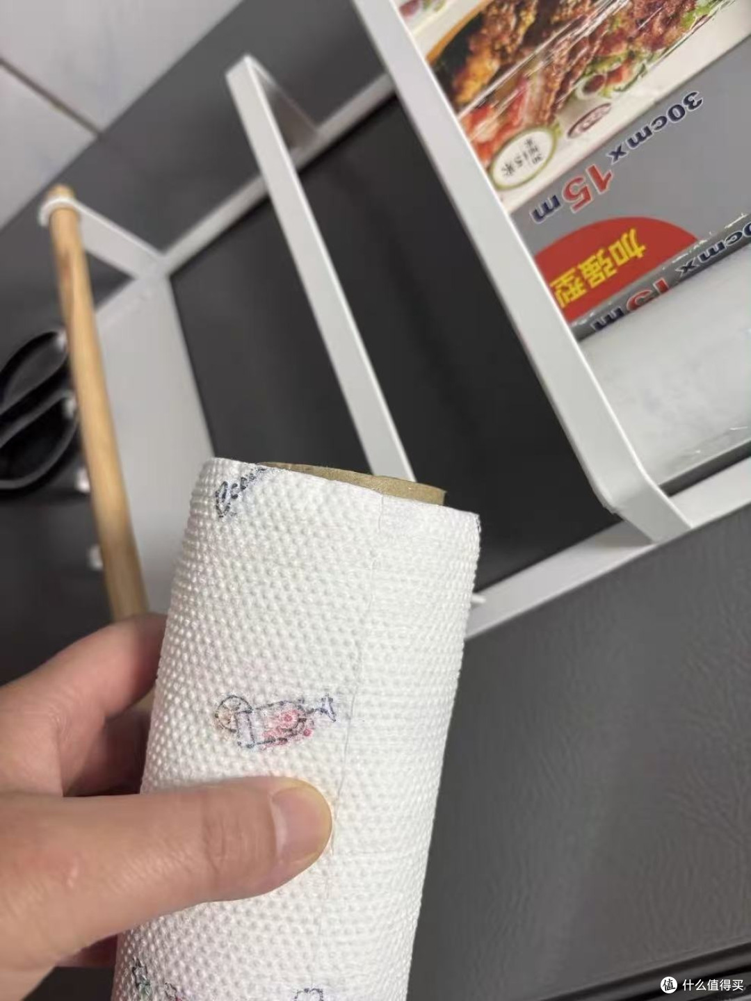 厨房收纳神器!这个磁吸置物架让我台面空了一半