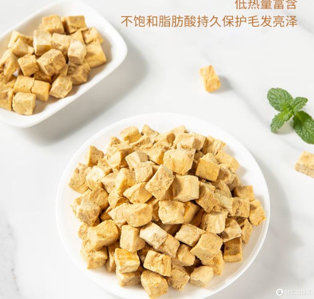 两款热门猫咪零食深度对比：按需选择才是科学喂养关键