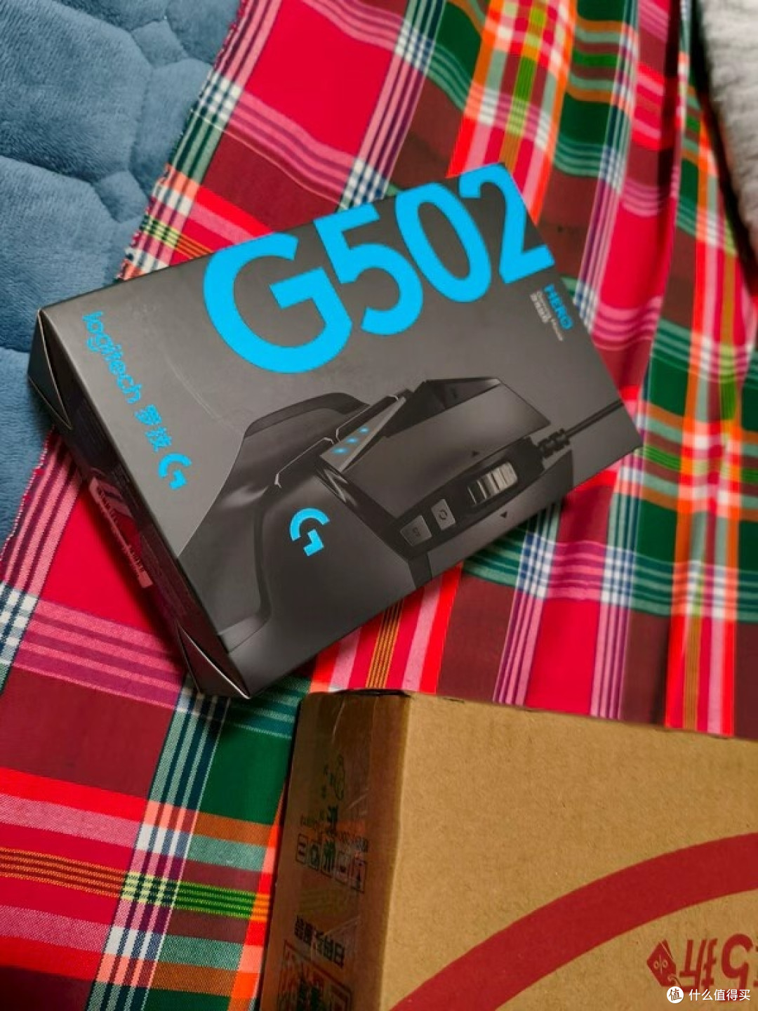 罗技G502 HERO，电竞桌搭神器？