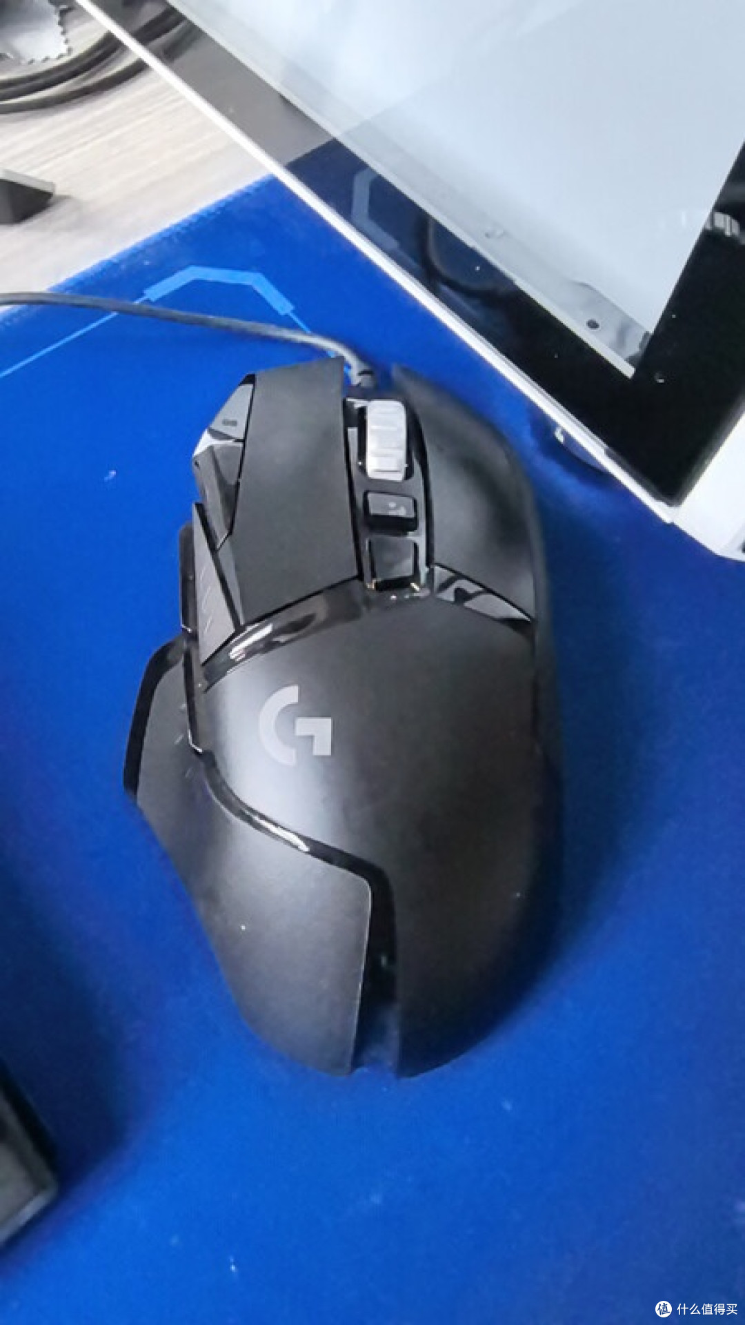 罗技G502 HERO，电竞桌搭神器？