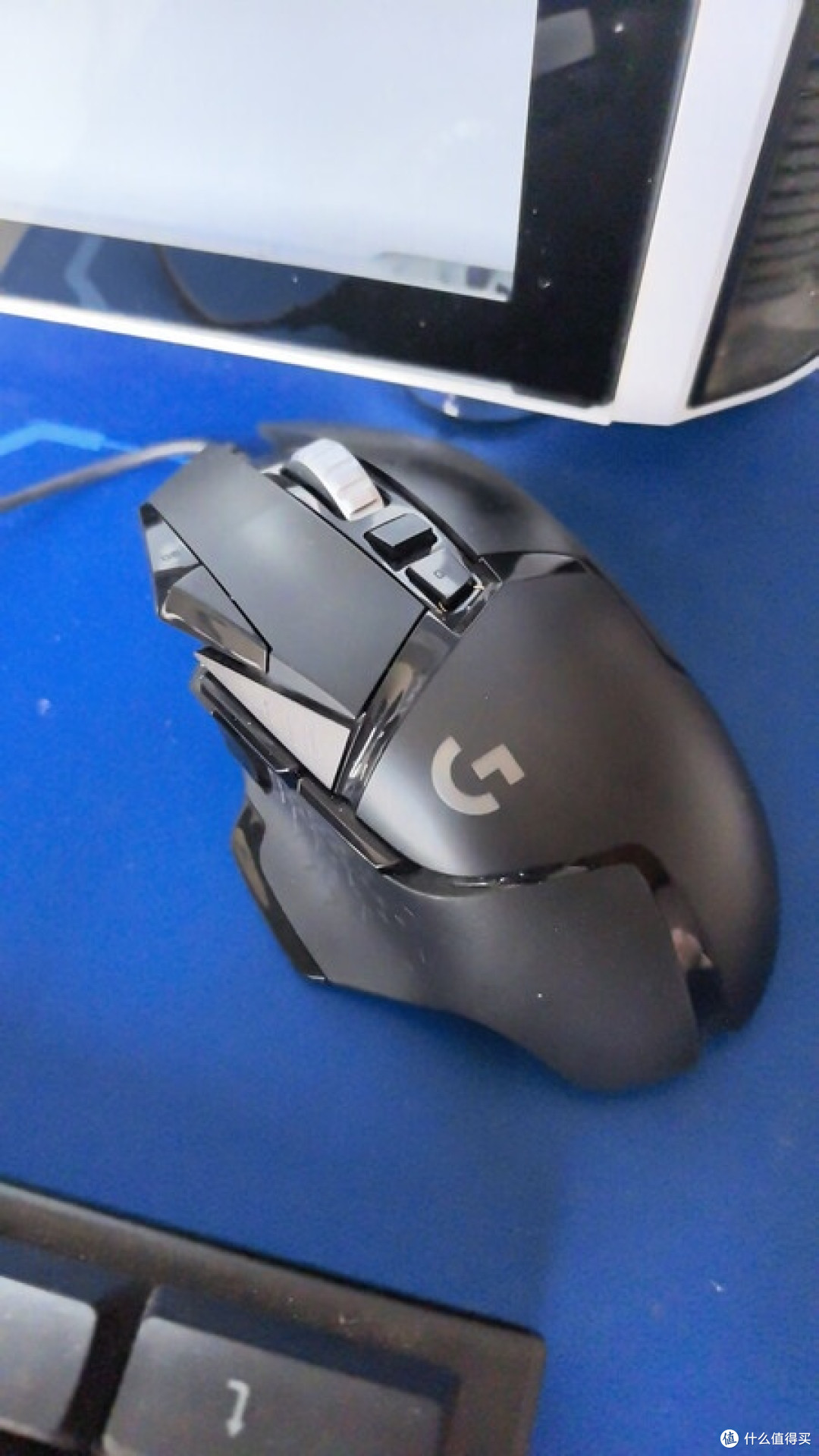 罗技G502 HERO，电竞桌搭神器？