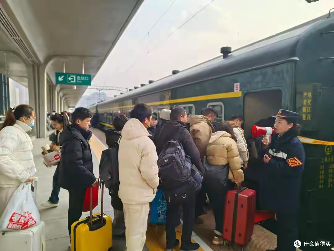 从全民好评到争议频出:高铁的挑战