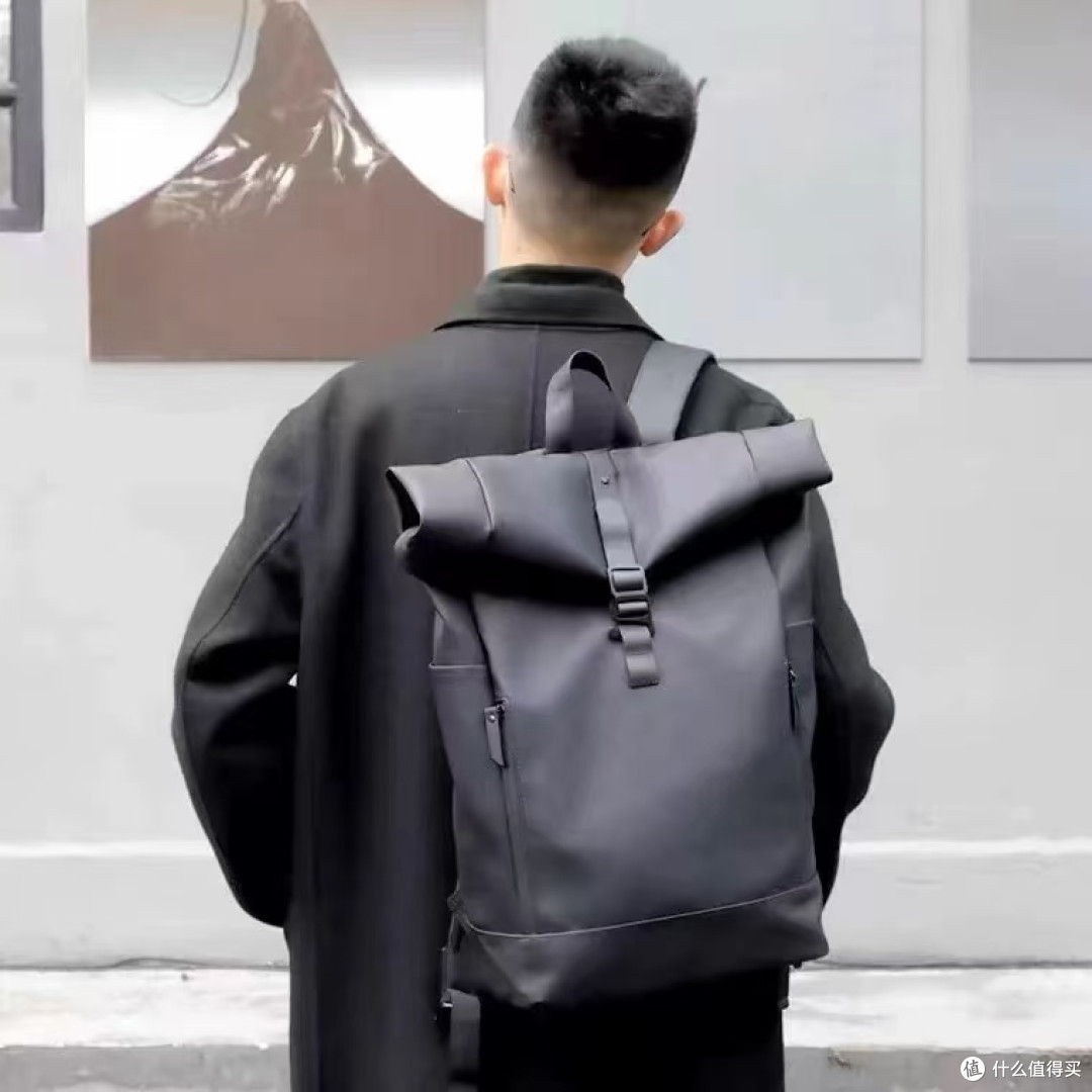 通勤党狂喜！这只皮质双肩包，装得下电脑也装得下体面💼
