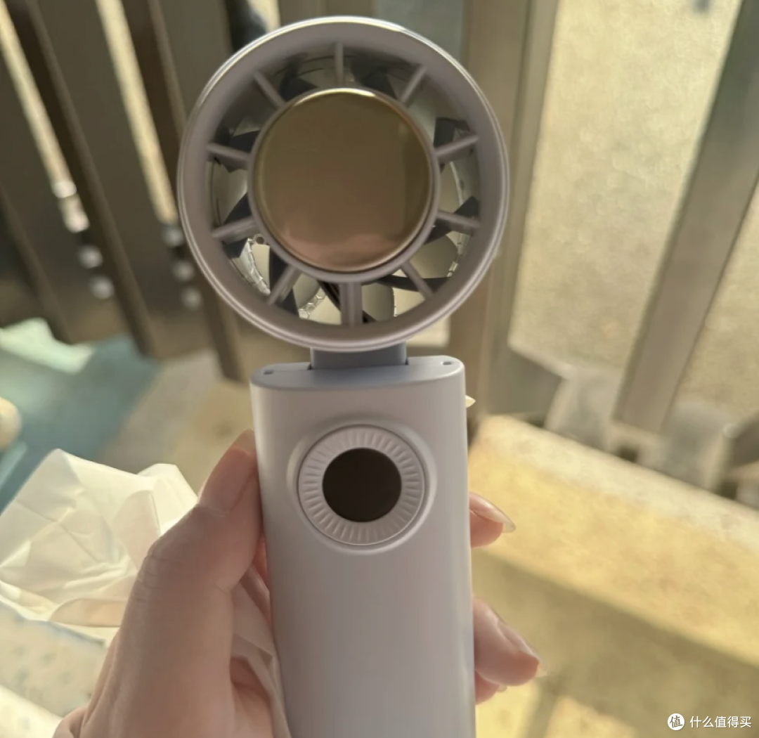 手持喷雾风扇真的好用吗?一文看懂它的优缺点,买之前先了解清楚