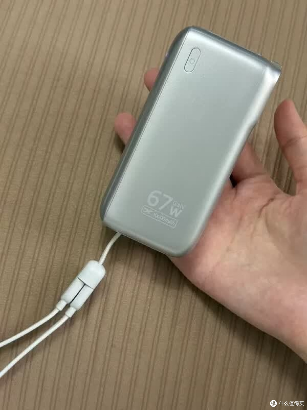 倍思67W二合一充电宝，出行无忧
