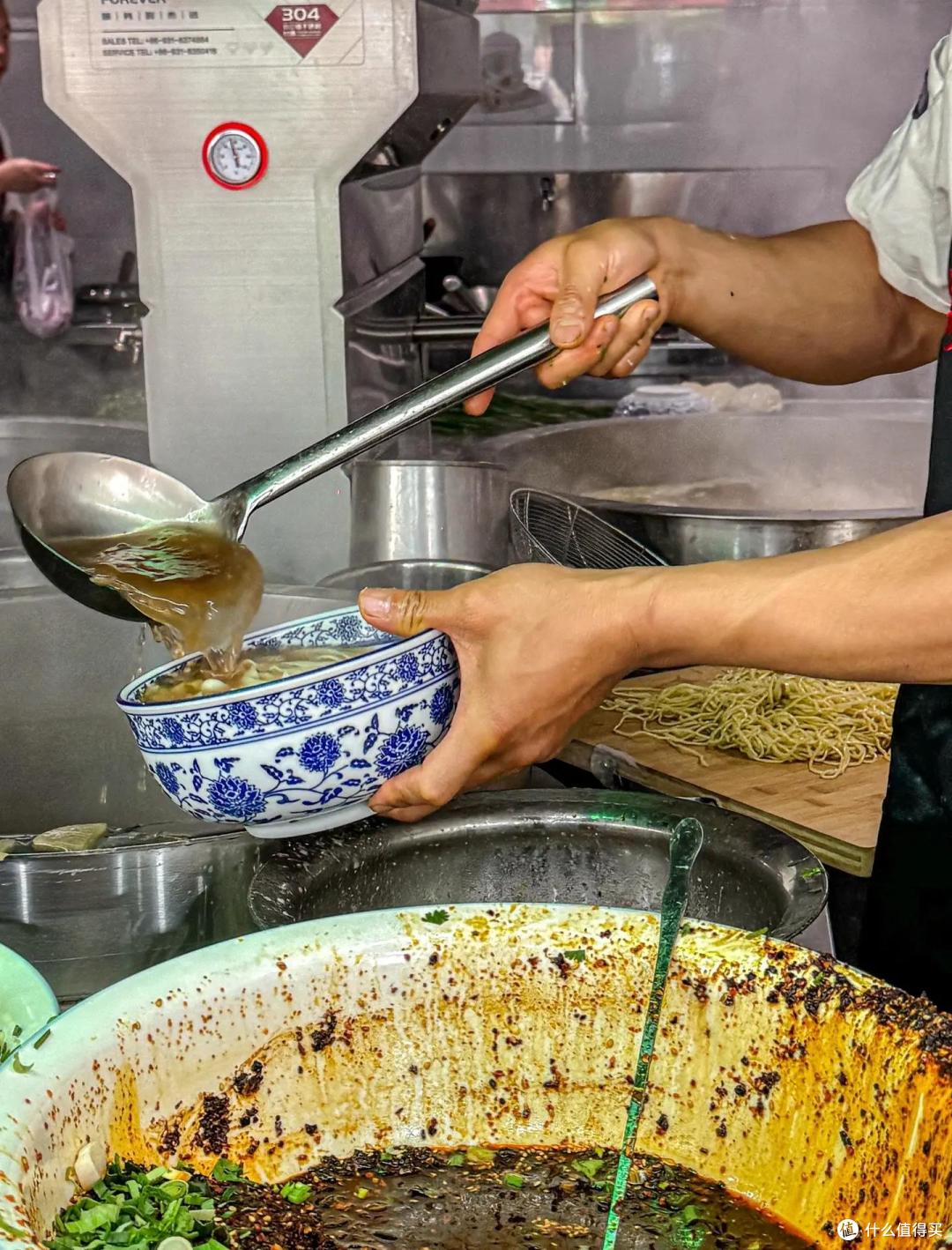 都叫“天下第一面”，苏式面与兰州牛肉面，有什么不同？