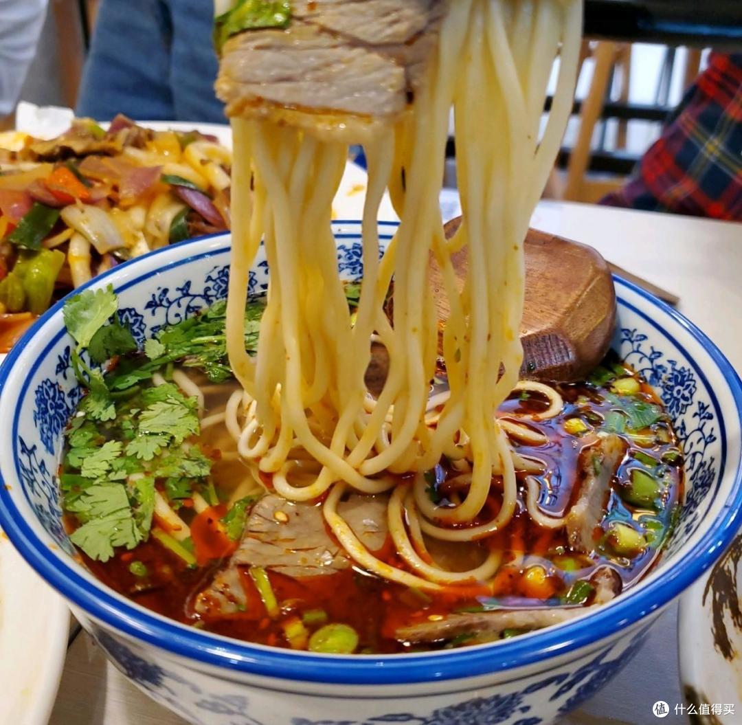 都叫“天下第一面”，苏式面与兰州牛肉面，有什么不同？