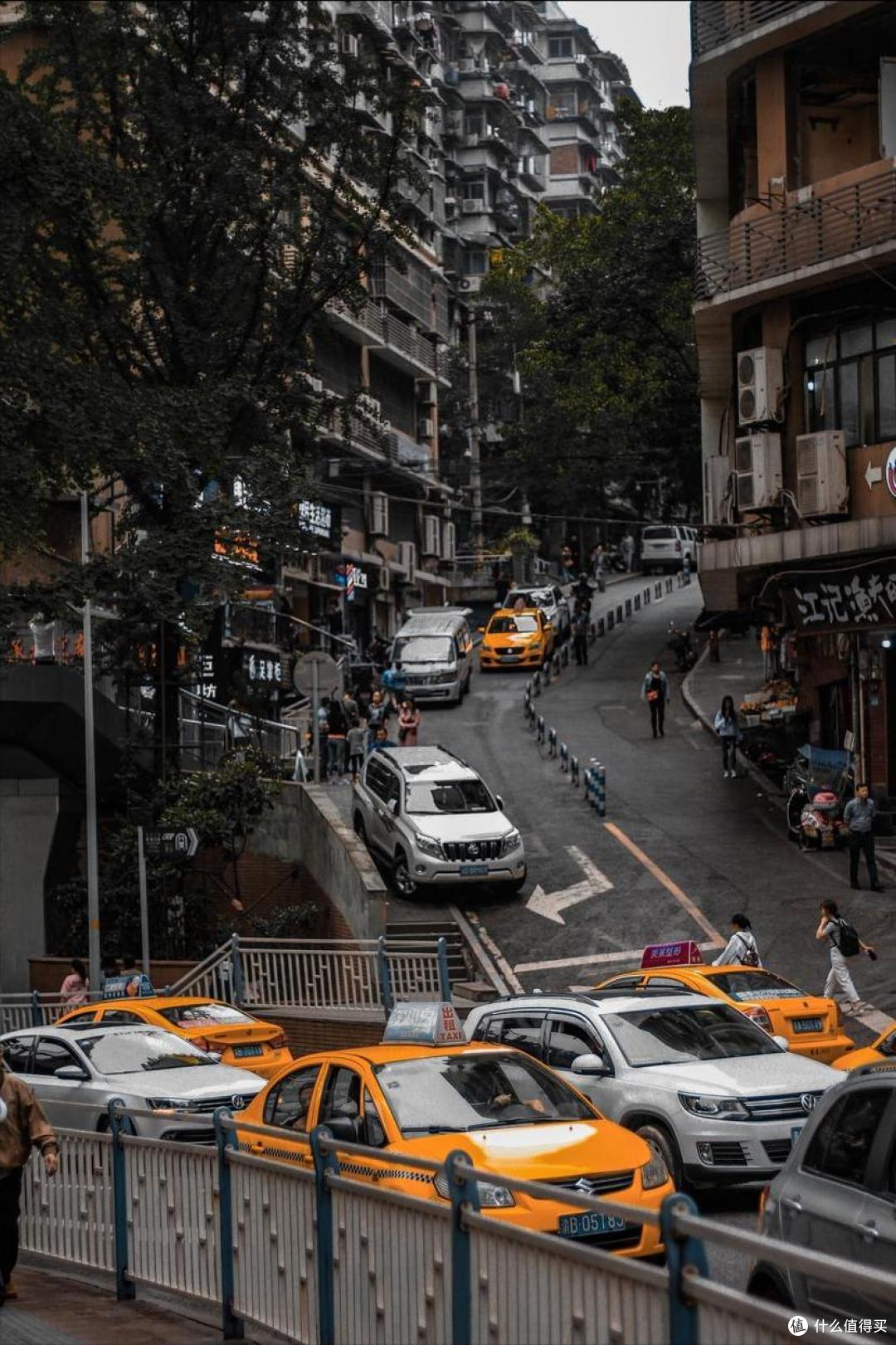 来重庆洪崖洞吃什么？当地人推荐这10样，好吃不贵，错过可惜了