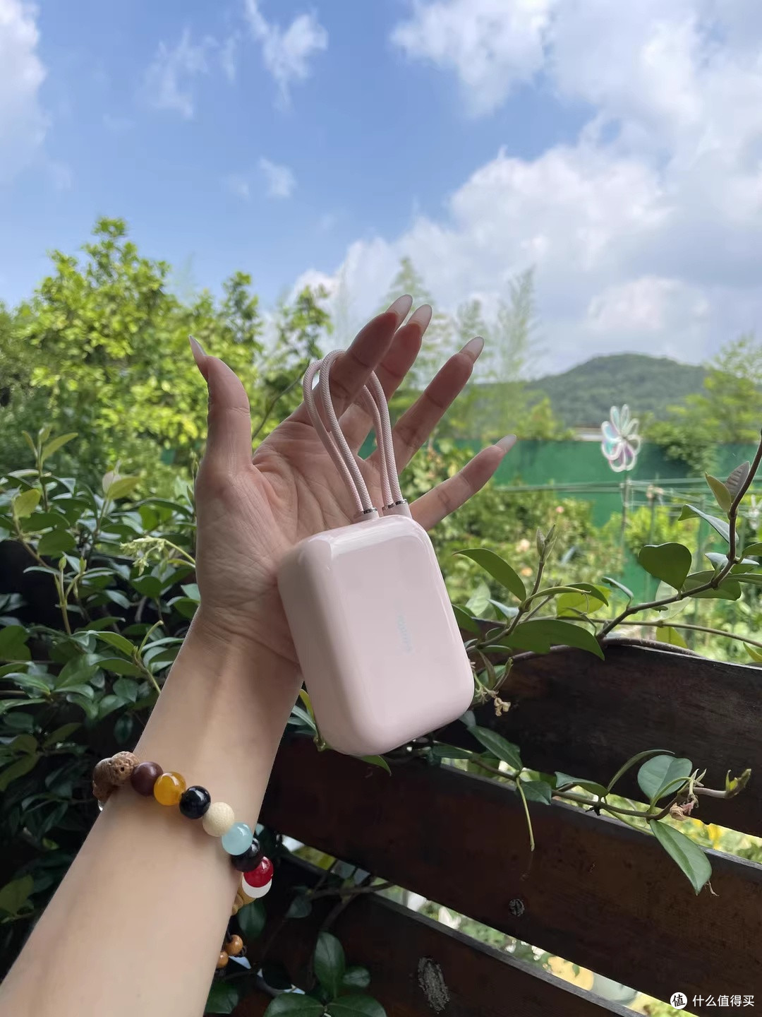 颜值在线，小巧到能揣进口袋，特别适合日常出门带着