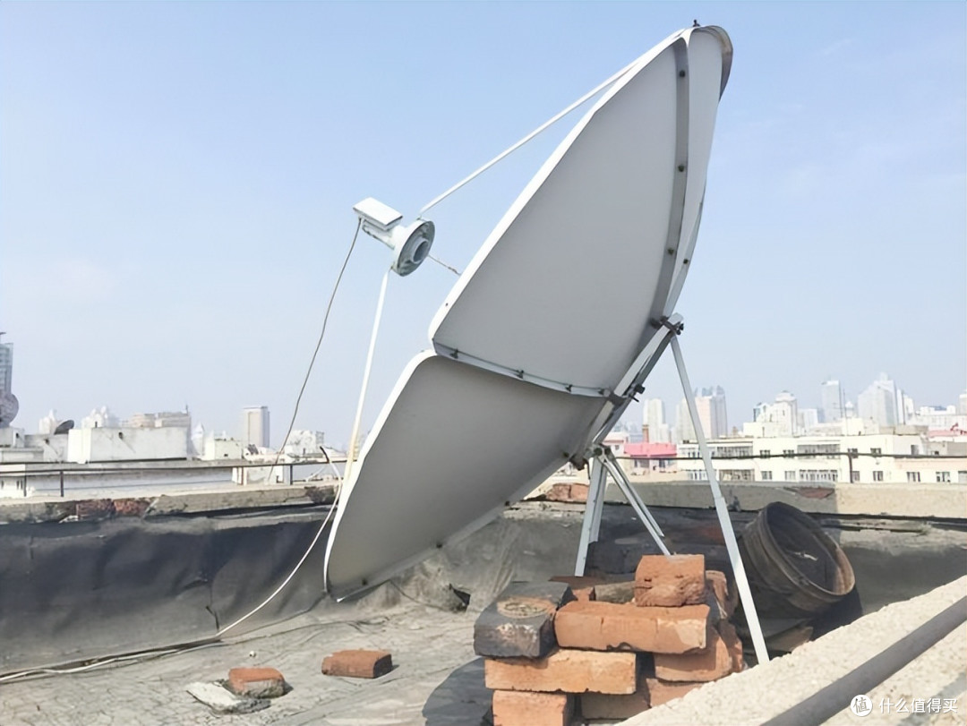 曾经家家户户都有的“卫星锅”，为何消失了？它到底能看到什么？