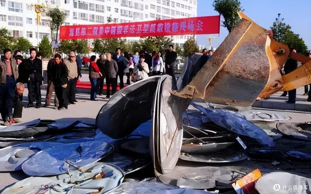曾经家家户户都有的“卫星锅”，为何消失了？它到底能看到什么？
