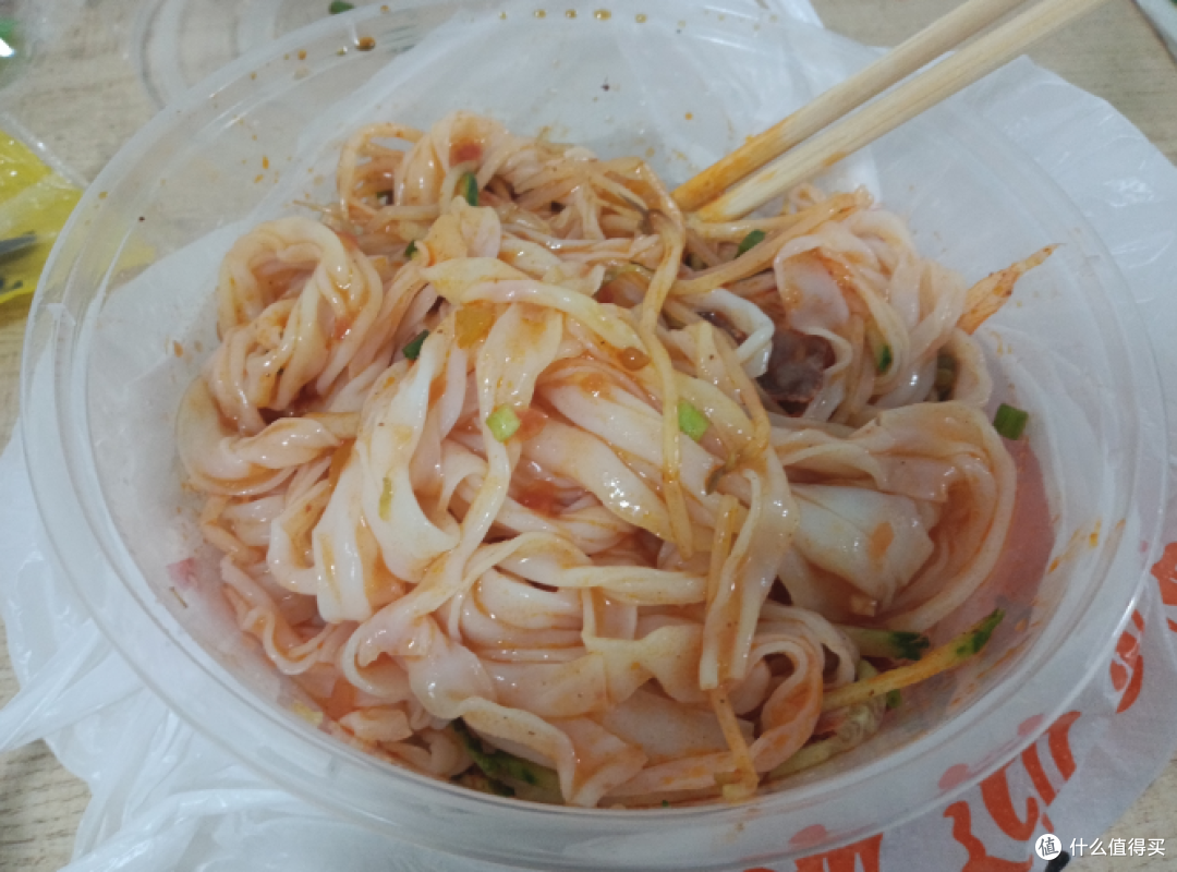 嗦完这碗粉，辣到流眼泪都值了🍜