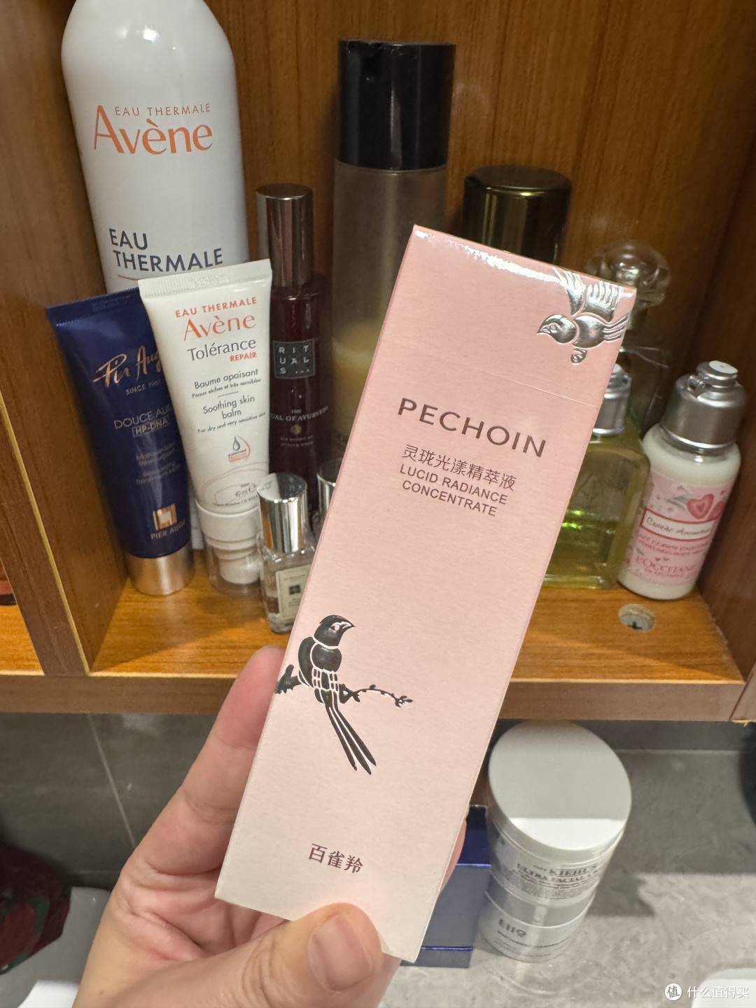 早八党熬夜垮脸？压力垮脸？这瓶“抗醇”精华把压力脸稳住了