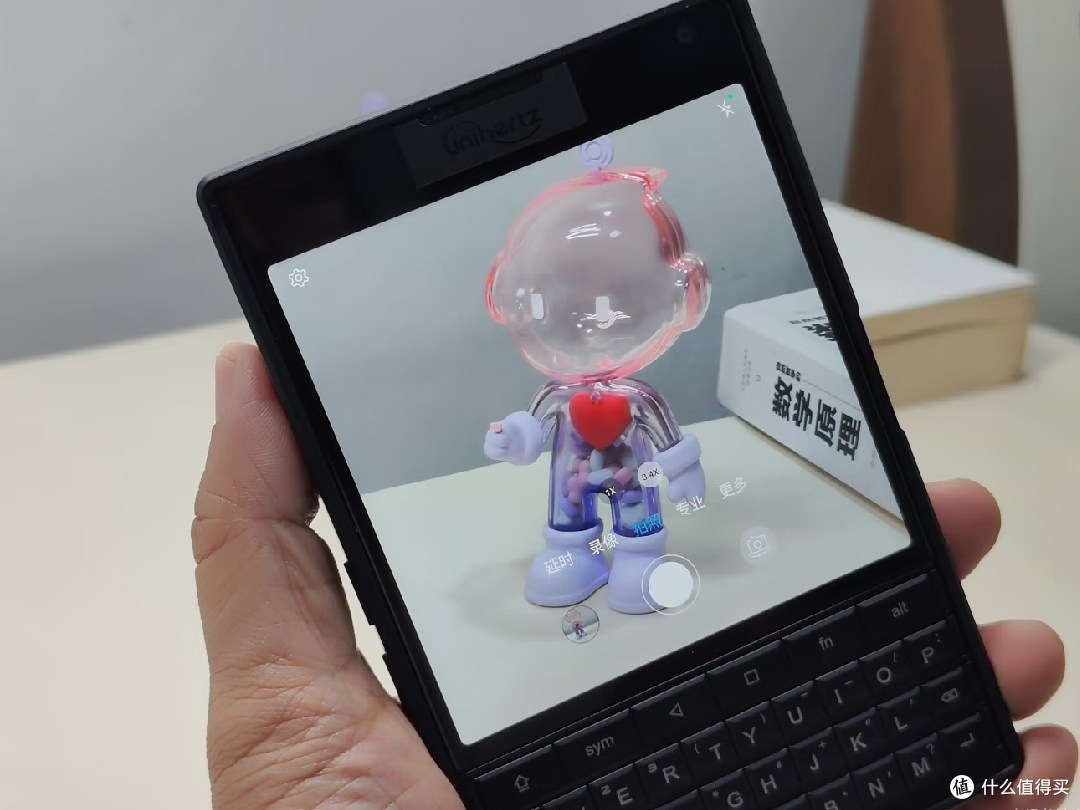 实体键盘与副屏，Titan 2的独特魅力