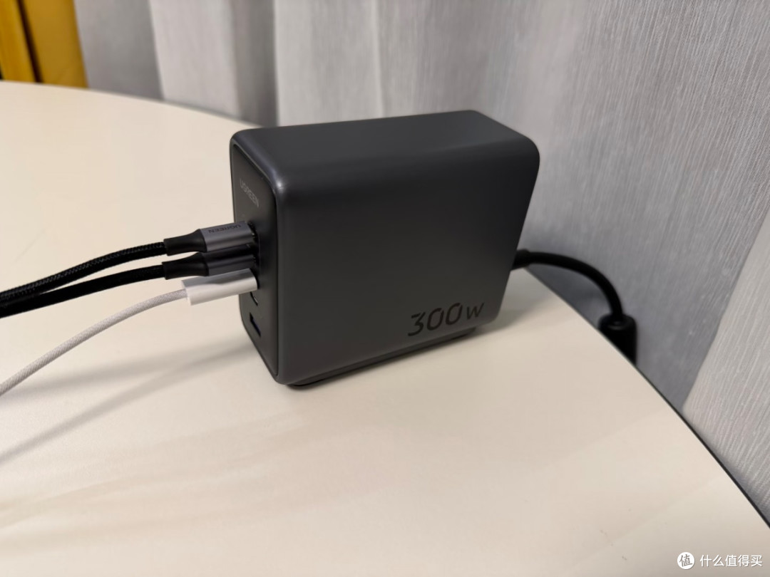 绿联300W氮化镓桌面充电器|桌面供电的性价比最优解
