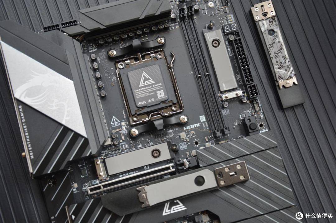 主动保护显卡，超稳供电方案，微星MPG Ai1300TS PCIe5月神评测