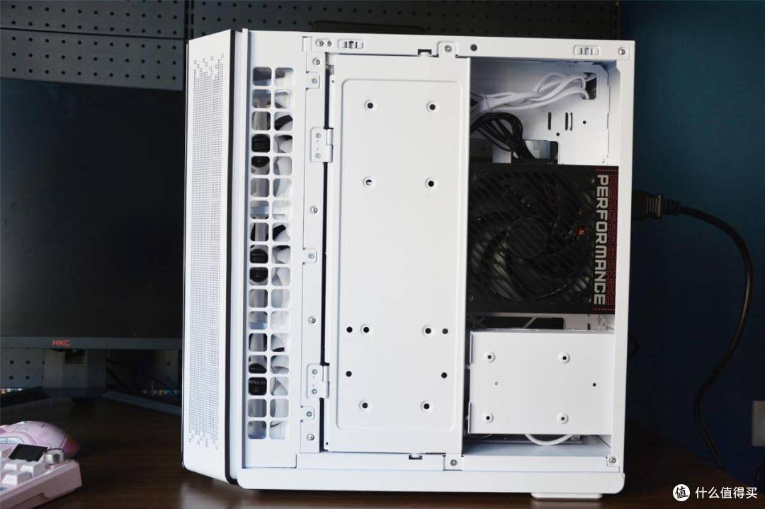 主动保护显卡，超稳供电方案，微星MPG Ai1300TS PCIe5月神评测